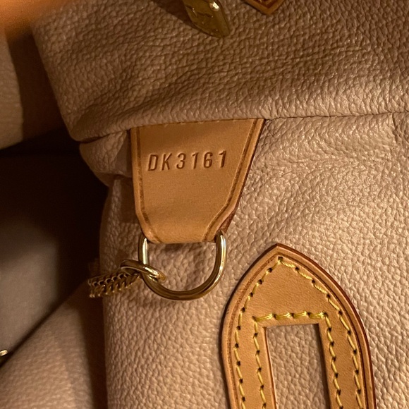 Genuine Vintage Louis Vuitton Bucket bag PM
Height 10.5” width 6.25” base 8.75” - Picture 4 of 16